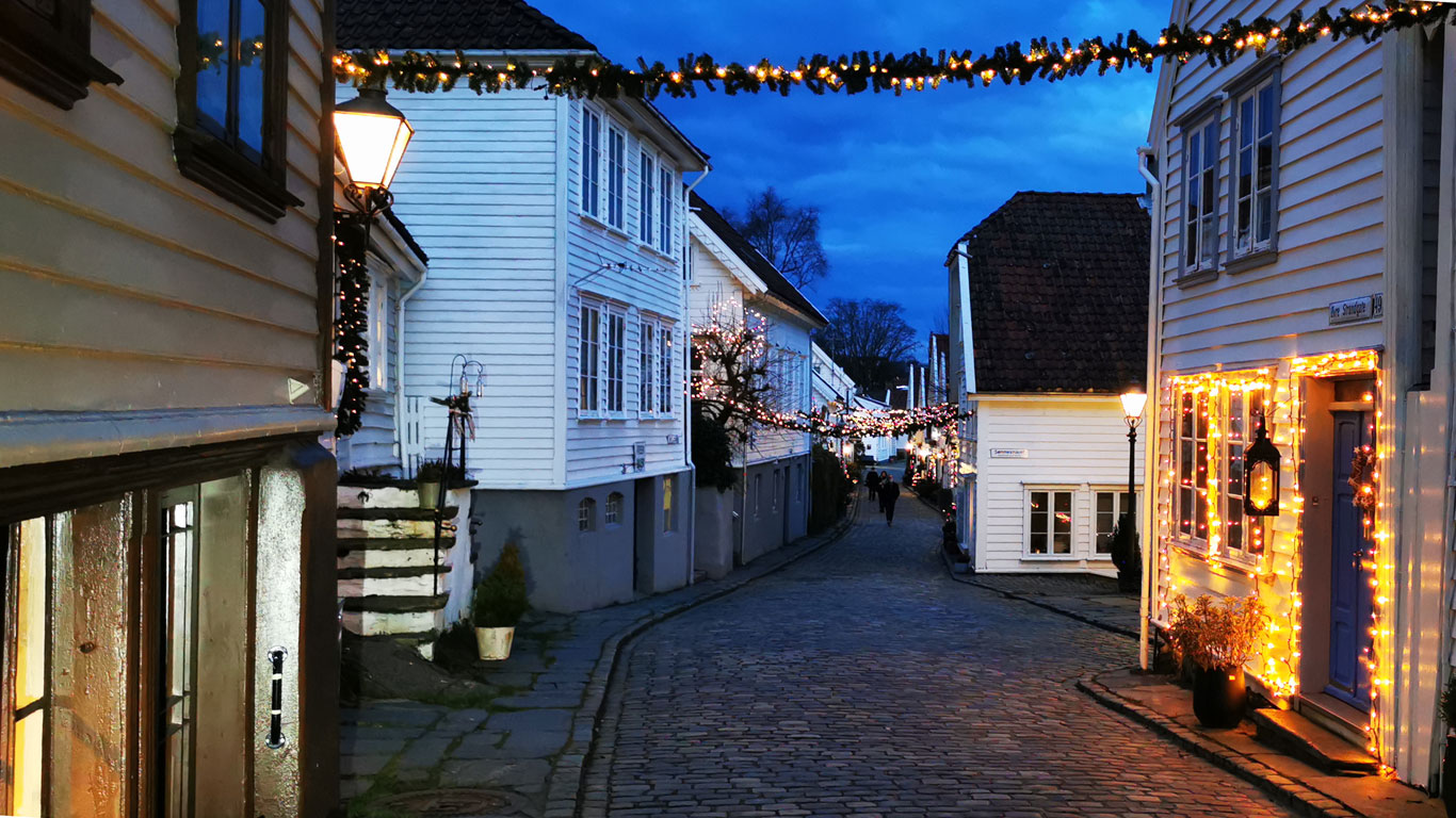Stavanger-old-stavanger-city-tour-enjoy-relax-1366x768